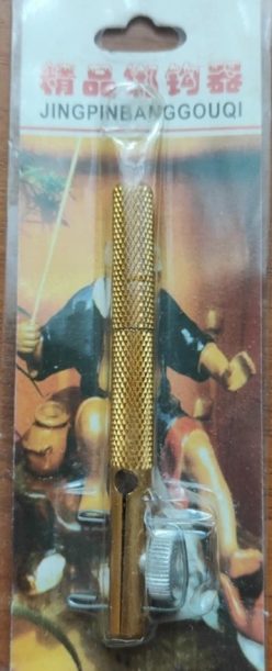 Dispozitiv pentru legat cârlige de pescuit